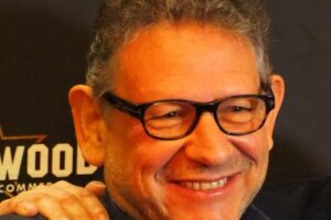 Because Universal Music is looking for a billion euros on the market