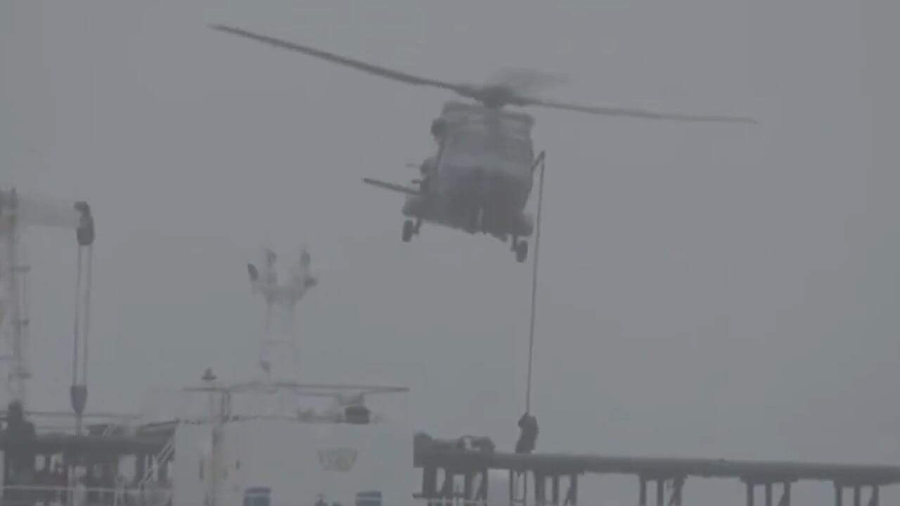 France stops a Russian "shadow fleet" tanker in the Atlantic. Moscow: "It's piracy"