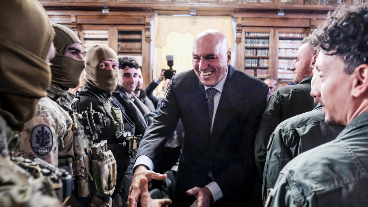 Military service is back in Crosetto format: who can be enlisted and how much you earn