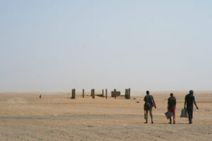 Returning from a party, they remain stranded in the middle of the Sahara desert: 49 die of thirst