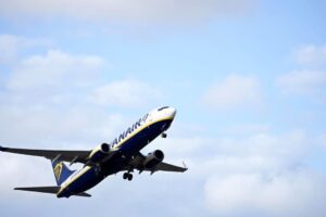 Ten euros more to sit next to your children: Ryanair and the investigation into the extra fare for parents