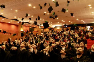 There is work for new graduates. But abroad you earn 60% more: here are the top profiles