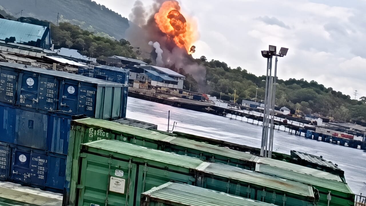 World War II bomb explodes under a house: it's a massacre