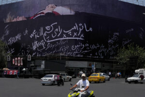 The mural with Trump dead inside a coffin and the writing: “Let’s kill him”