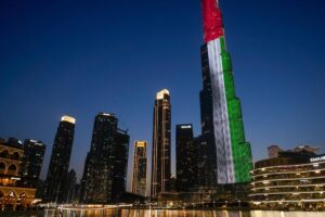 In Dubai they give a bonus of 700 euros to residents who invite guests