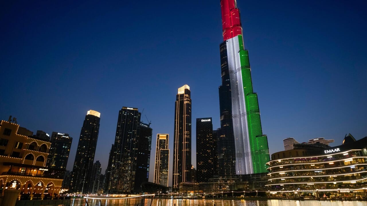 In Dubai they give a bonus of 700 euros to residents who invite guests