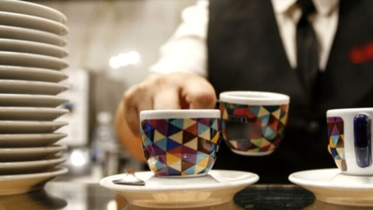 Coffee is back on the rise: prices up 30% in a month. What's happening