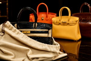 Hermès and Dior with the discount, inside the trap of designer fakes: how to get your money back