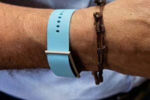 No doctors and distant hospitals: here comes the "life saving bracelet". But be careful when you have sex