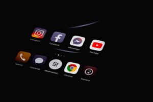 The night curfew for social media arrives: minors in the United Kingdom will not be able to access it (but there is a loophole)