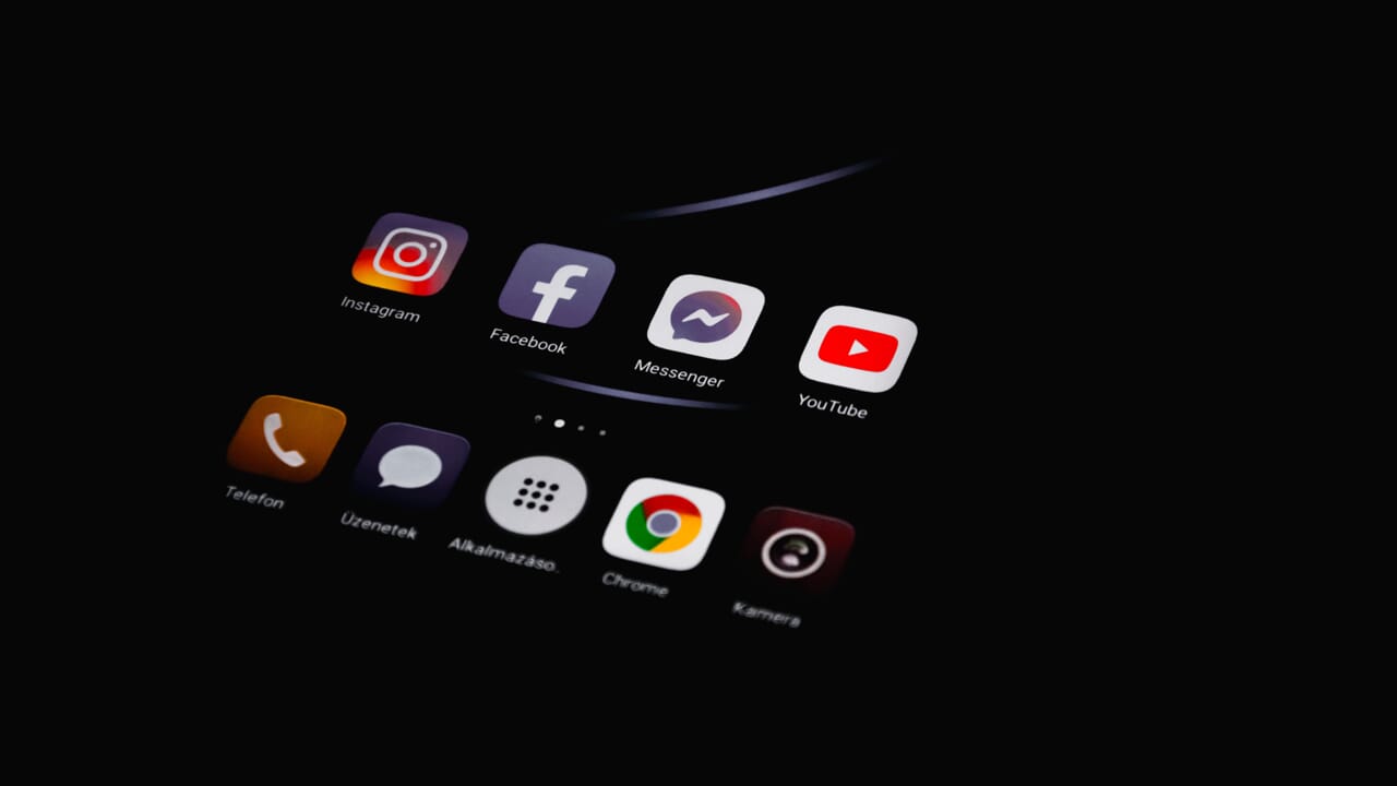 The night curfew for social media arrives: minors in the United Kingdom will not be able to access it (but there is a loophole)