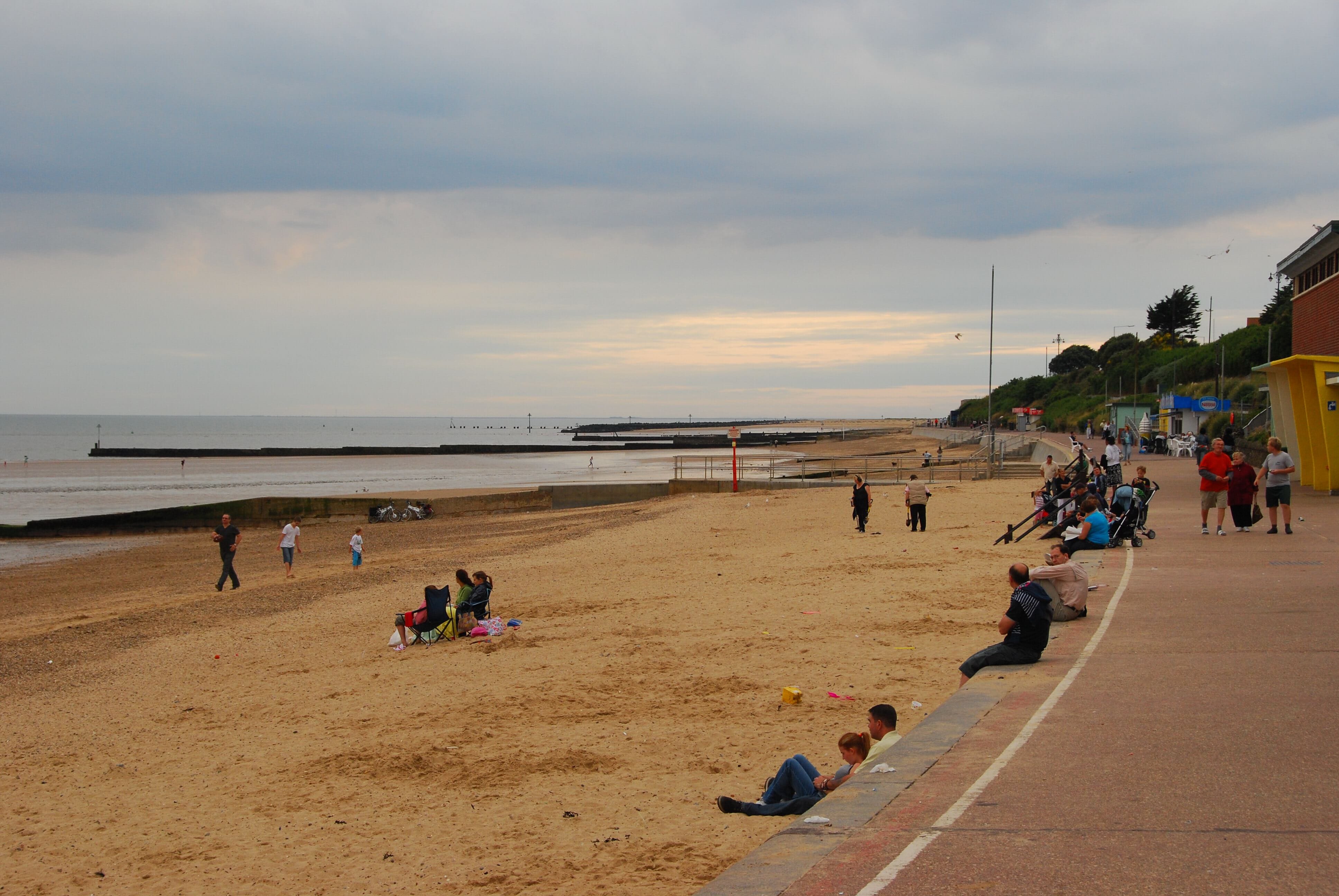 Clacton beach (photo Wikipedia-Piotr Kuczynski)