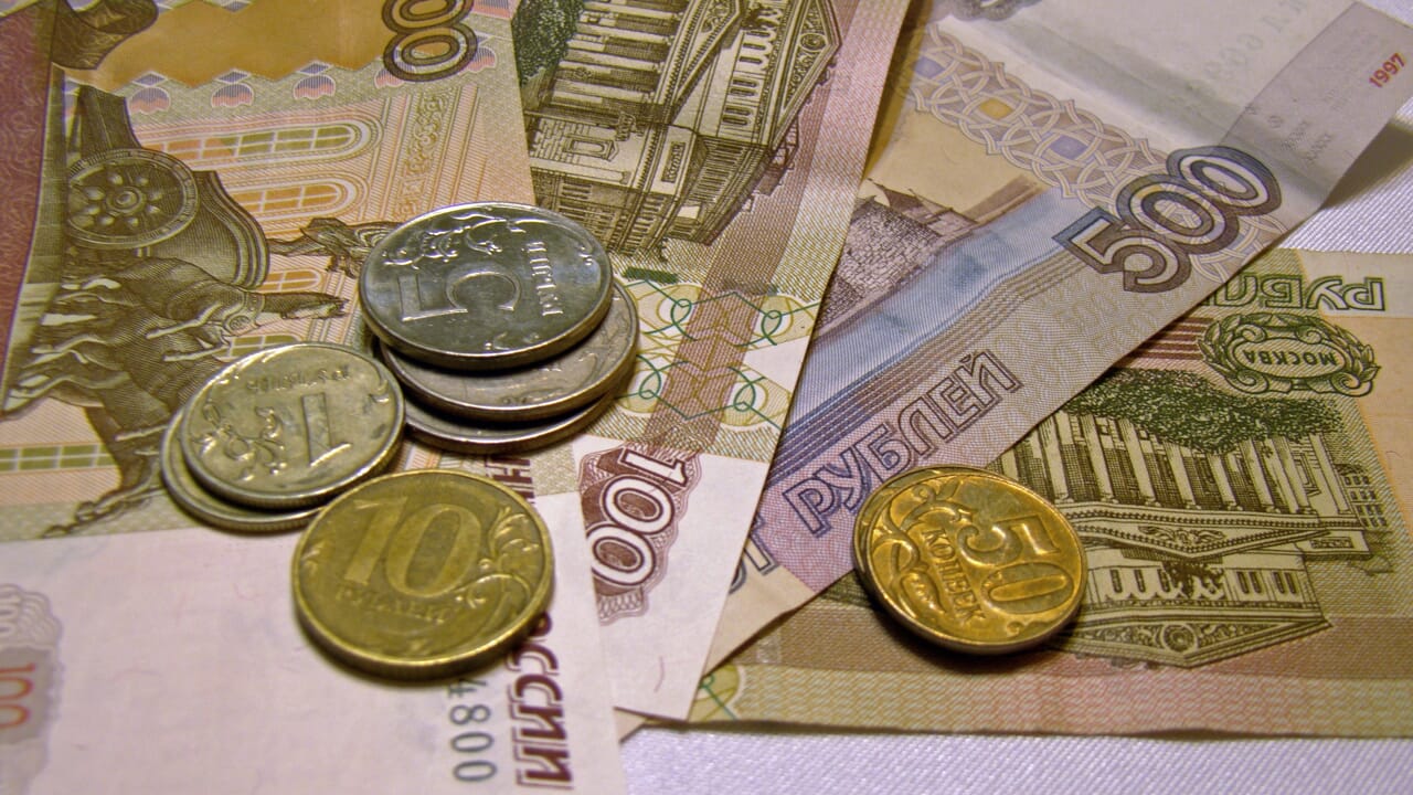 Ukrainian drone strikes are pushing Russians back to cash