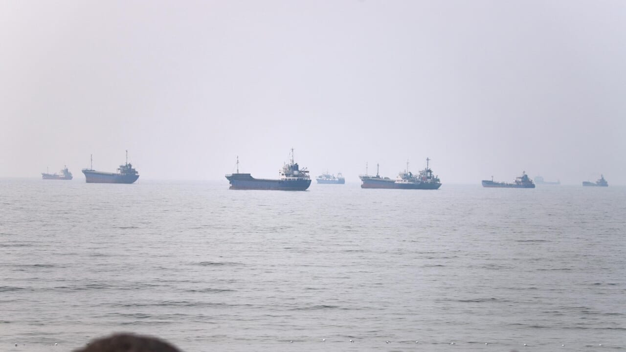 Hormuz, there is an agreement between Iran and Oman: "But the Strait is not automatically safe"