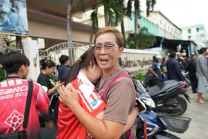 14-year-old student kills grandparents, enters school and shoots: three teachers and three classmates dead in Thailand. He had “studied” the massacres in the USA