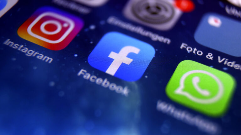 Facebook and Instagram down: "Account temporarily unavailable", what happened
