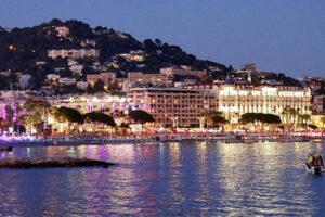 Collision between two boats in the bay of Cannes: 11 injured, four seriously. We are looking for a missing person