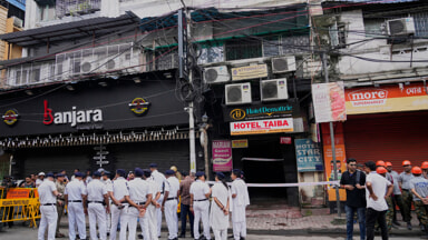 Fire in a hotel in Calcutta, India (Photo LaPresse)
