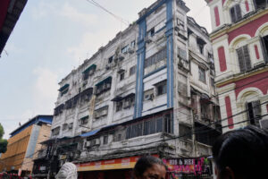 Massive fire in a hotel in Calcutta: at least 9 dead, there is also a child