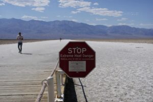 The car gets stuck in the mud, it’s 47 degrees outside: tourist dies in Death Valley park