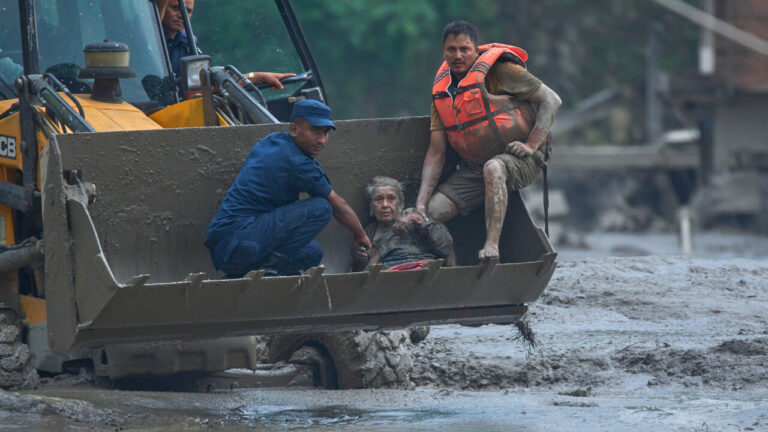 Flood overwhelms Nepal, at least 100 dead and over 500 missing: two Italians evacuated