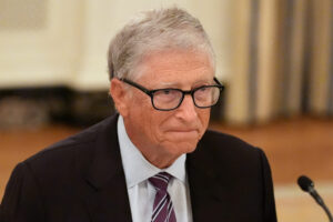 Bill Gates: “Artificial intelligence will usher in a turbulent period. Many jobs will disappear forever, a tax on robots is needed”