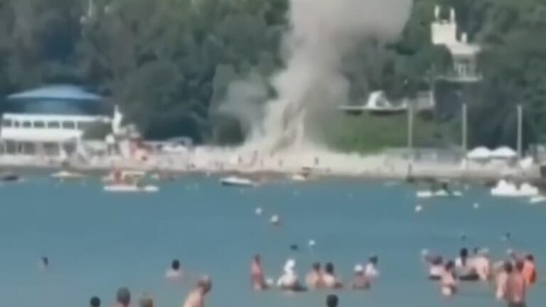 Drone launched against Putin's palace crashes on the beach: massacre among swimmers