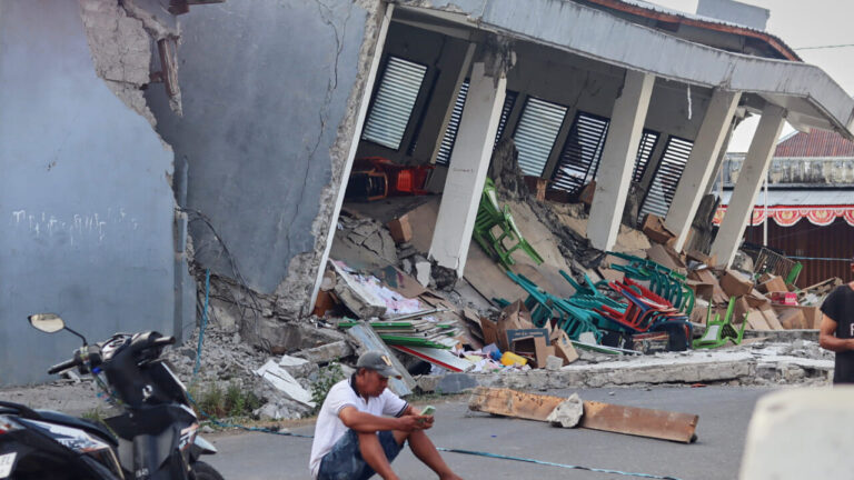 Earthquake in Indonesia, 700 Italians are stranded on the island of Flores