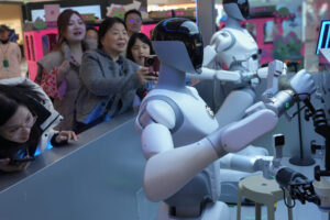 Everyone is crazy about the Chinese humanoid robots of Unitree Robotics, the stock debuts on the stock exchange and makes a bang: +629% in a few hours