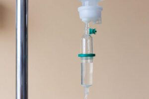 Exchange of drugs in hospital: four patients affected and two paralyzed