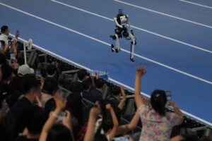 Faster than Bolt, but clumsy: what humanoid robots can really do in 2026