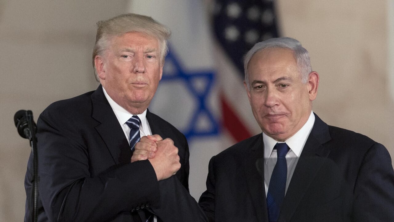 Gaza, Netanyahu slows down on withdrawal: "First Hamas surrenders its weapons". Trump: "Israel stop the attacks"