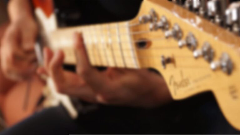 Guitar and loud music for seven years, the police arrest him: "He caused serious sleep disturbances for the neighbors"