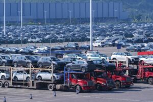 Leaving the car in the sun is not a good idea: it can cost us up to 16 thousand euros
