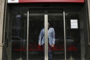 MPS “counterattacks” Intesa: green light for the double offer on Banco Bpm and Banca Generali