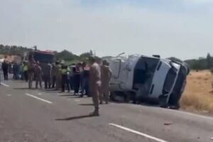 Minibus with a family on board overturns: three adults and two children killed, 11 injured