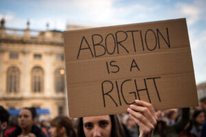 The countries where Vannacci’s ideas on abortion are already law (and there is a risk of prison)