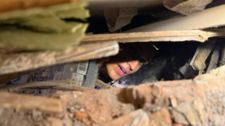 The miracle of Diana: pulled alive after 30 hours under the rubble of the earthquake in Colombia