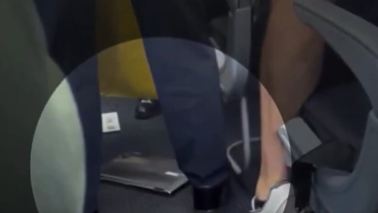 "There is a fire in the cabin", laptop catches fire on scheduled flight: fear for 130 passengers
