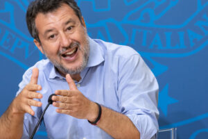 There is a new tax that divides the government, Salvini: “The banks make golden profits”