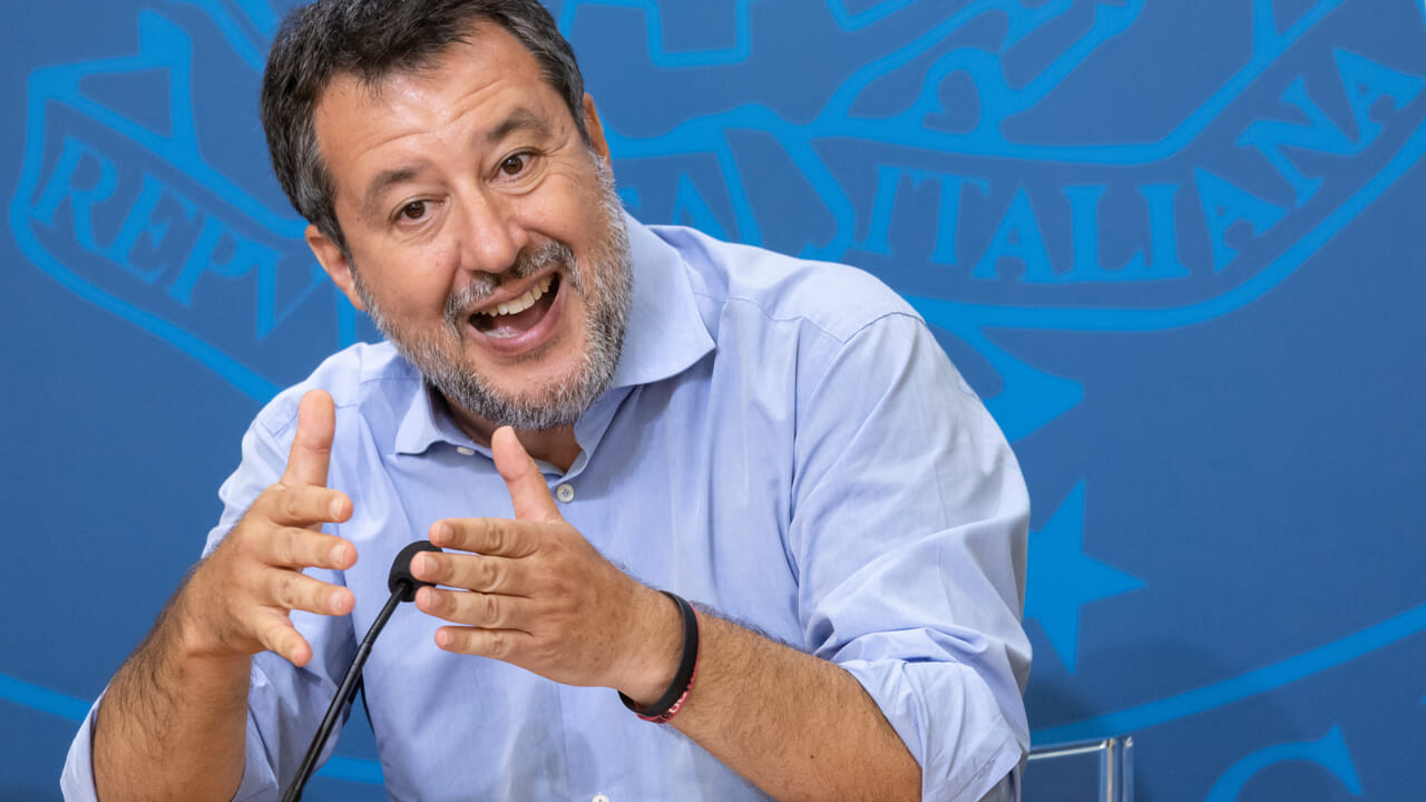 There is a new tax that divides the government, Salvini: "The banks make golden profits"