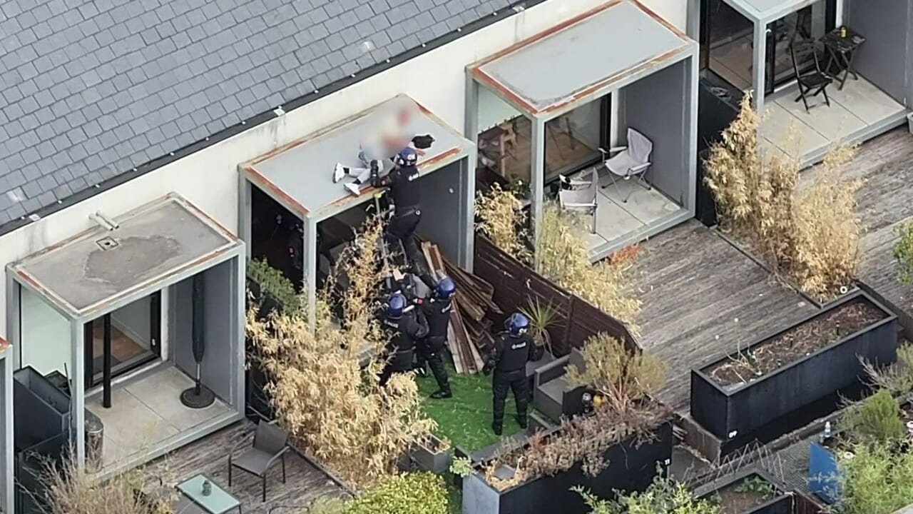 To escape the police he took refuge on the roof for two days, but fell asleep
