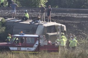 Train derails in England: five carriages end up on their sides