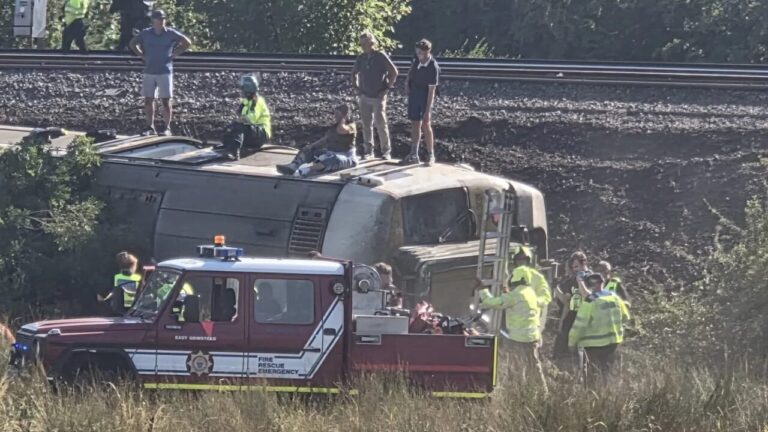 Train derails in England: five carriages end up on their sides