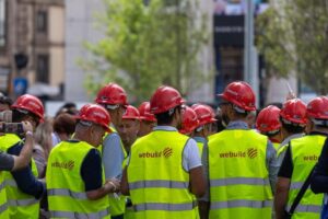 Webuild is hiring: 54 open positions in Italy, salaries of up to 100 thousand euros per year (and smart working)