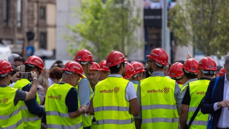 Webuild is hiring: 54 open positions in Italy, salaries of up to 100 thousand euros per year (and smart working)
