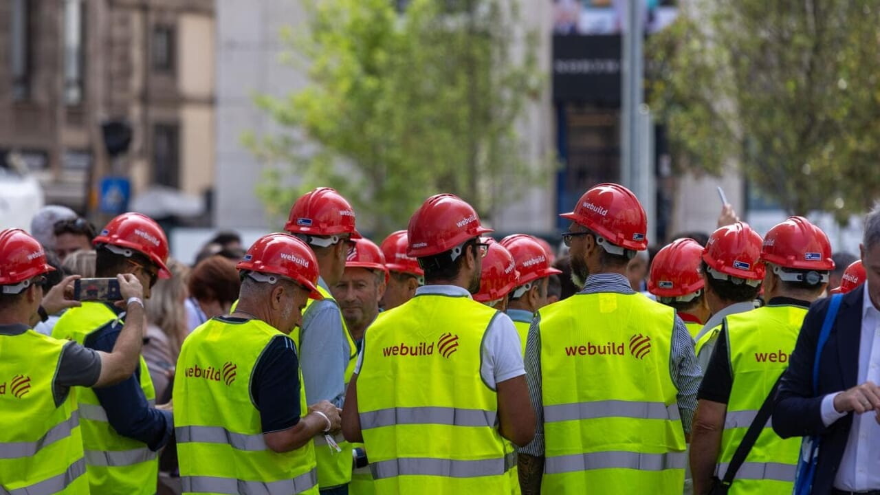 Webuild is hiring: 54 open positions in Italy, salaries of up to 100 thousand euros per year (and smart working)