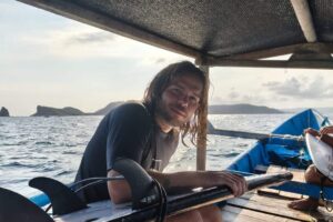 Italian boy dies while surfing in Bali: falling from the board, then drowning