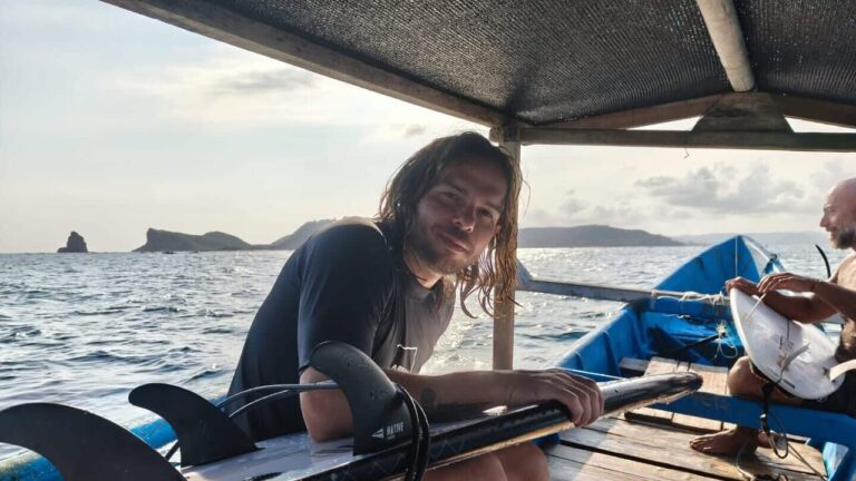 Italian boy dies while surfing in Bali: falling from the board, then drowning