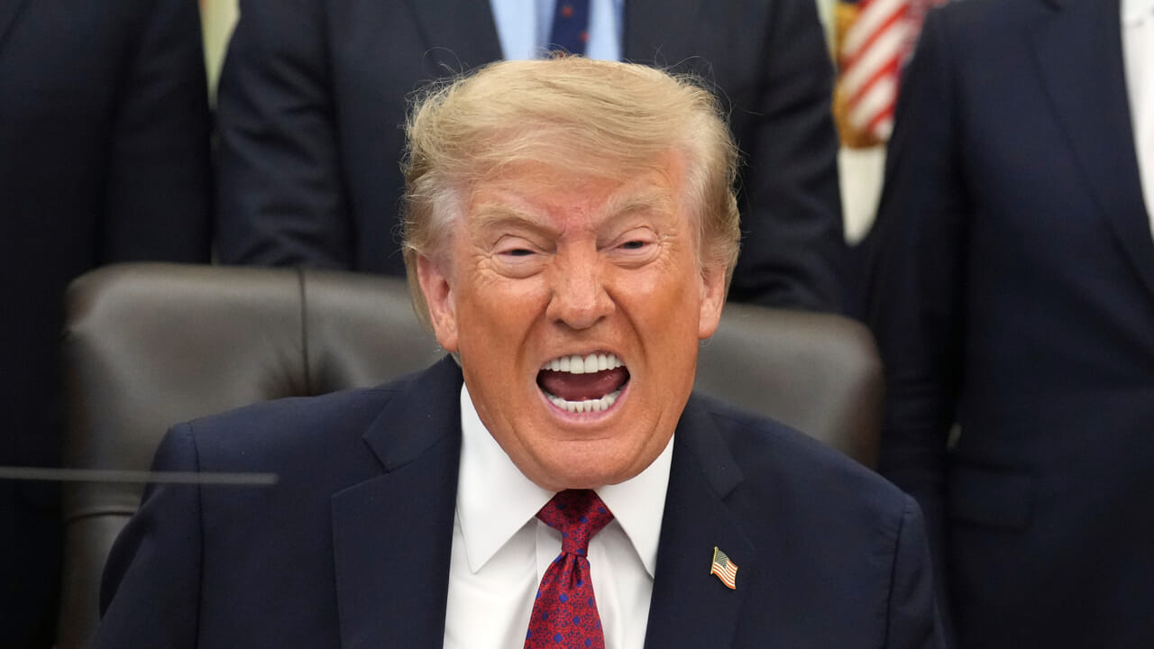 Trump also wants to change the name of the Strait of Hormuz: "Let's call it after me"